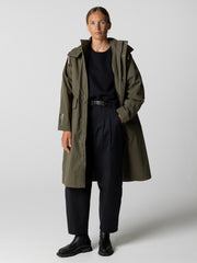 Amy Powney + Finisterre – Lange, wasserdichte Damenjacke