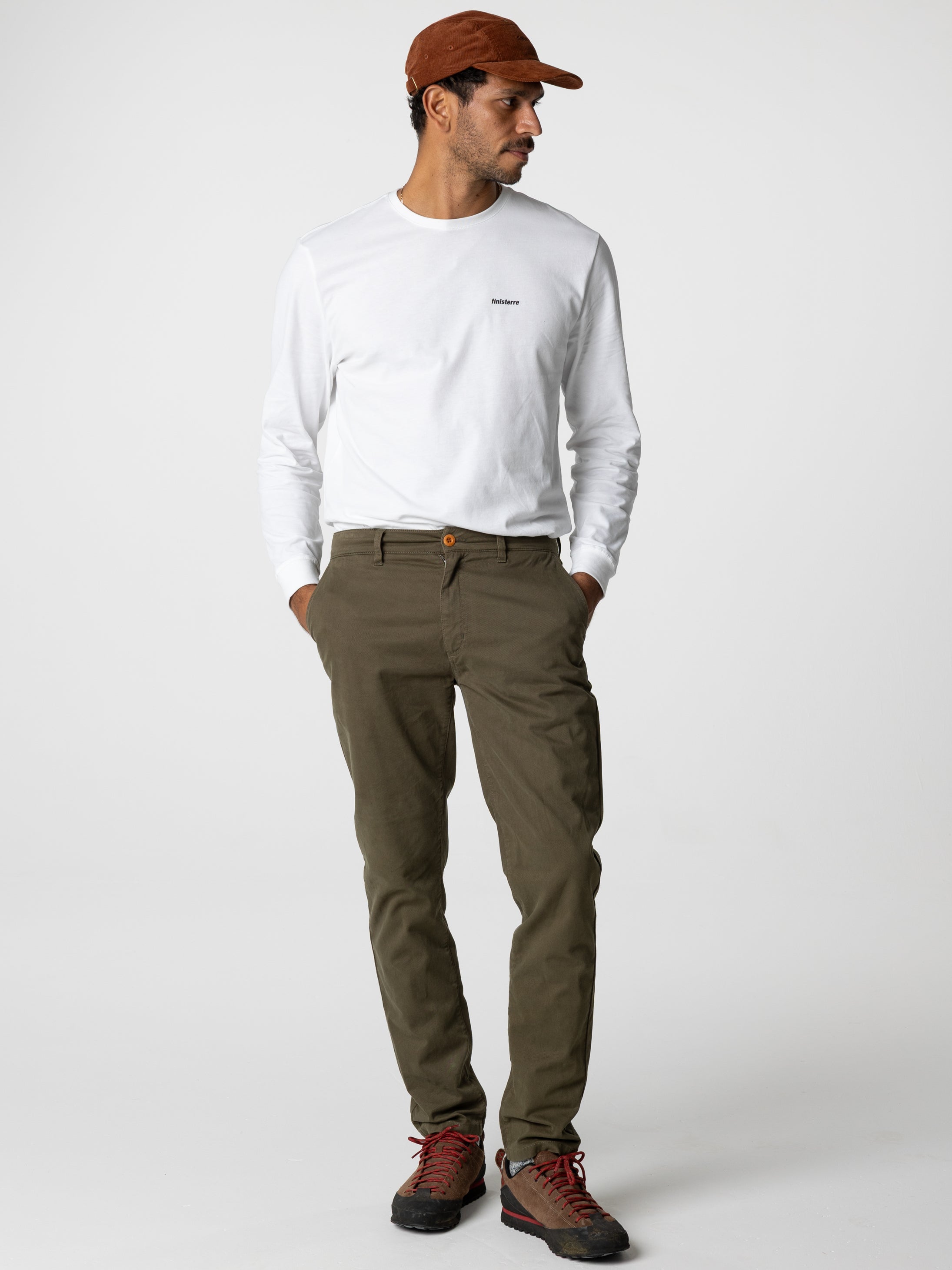 Men's Rincon Slim Fit Chino in Olive | Finisterre